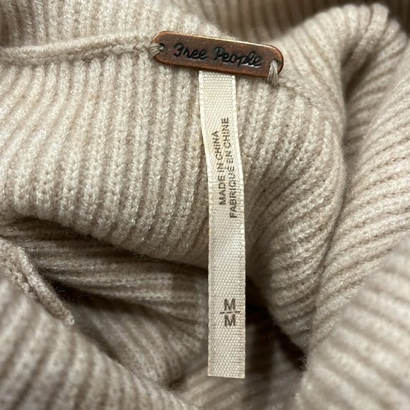 Free People Cream Softly Structured Tunic Knit Sweater Women Size M - Picture 9 of 9